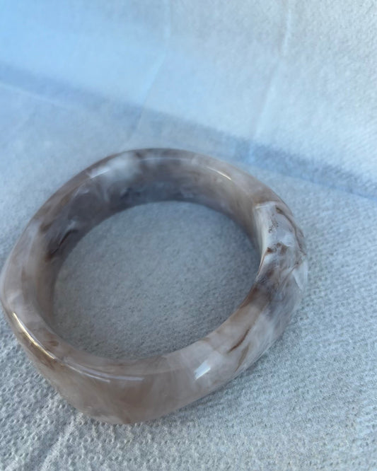 Bracciale rigido in resina effetto marmorizzato