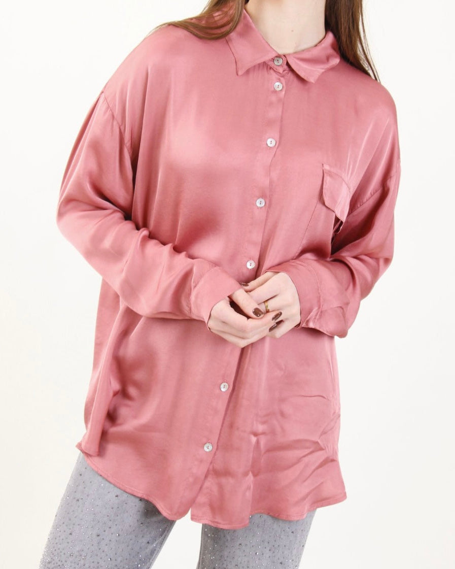 Camicia in satin con colletto e tasca